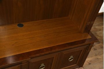 ドレクセルヘリテイジの大型キャビネットをリペア&カスタム!テレビを設置できるよう上段の棚を取り除き、装飾を移設。引き出しはフラップダウン式に加工。(テレビ台、AVボード、収納棚、戸棚)