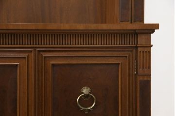 ドレクセルヘリテイジの大型キャビネットをリペア&カスタム!テレビを設置できるよう上段の棚を取り除き、装飾を移設。引き出しはフラップダウン式に加工。(テレビ台、AVボード、収納棚、戸棚)