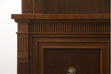 ドレクセルヘリテイジの大型キャビネットをリペア&カスタム!テレビを設置できるよう上段の棚を取り除き、装飾を移設。引き出しはフラップダウン式に加工。(テレビ台、AVボード、収納棚、戸棚)