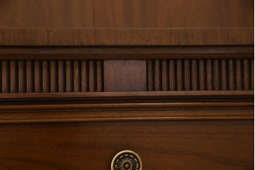 ドレクセルヘリテイジの大型キャビネットをリペア&カスタム!テレビを設置できるよう上段の棚を取り除き、装飾を移設。引き出しはフラップダウン式に加工。(テレビ台、AVボード、収納棚、戸棚)