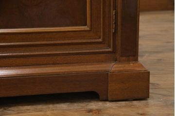 ドレクセルヘリテイジの大型キャビネットをリペア&カスタム!テレビを設置できるよう上段の棚を取り除き、装飾を移設。引き出しはフラップダウン式に加工。(テレビ台、AVボード、収納棚、戸棚)