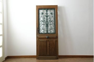 ドアをリペア&カスタム!設置場所に合わせてリサイズし、ガラスを新品に差し替え。レバーハンドルと内締り錠を取り付け。屋外側は外部対応保護塗装。(木製扉、建具)