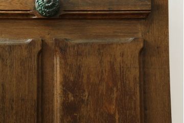 ドアをリペア&カスタム!設置場所に合わせてリサイズし、ガラスを新品に差し替え。レバーハンドルと内締り錠を取り付け。屋外側は外部対応保護塗装。(木製扉、建具)