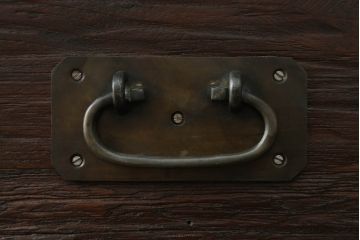 カウンターテーブルをリペア&カスタム!脚をカットし、新に鉄脚を取り付け。1トーン落ち着いた色味に着色仕上げ。(サイドキャビネット、サイドボード、収納棚、戸棚、リビングボード、引き出し)