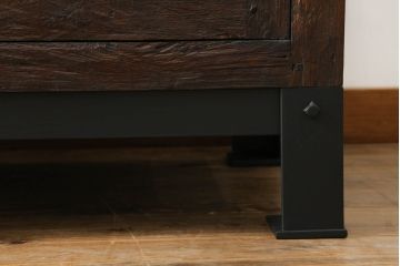 カウンターテーブルをリペア&カスタム!脚をカットし、新に鉄脚を取り付け。1トーン落ち着いた色味に着色仕上げ。(サイドキャビネット、サイドボード、収納棚、戸棚、リビングボード、引き出し)