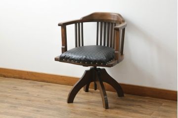 回転チェアをリペア&カスタム!座面を張替え、木部は1トーン落ち着いた色味に着色仕上げ。(回転椅子、イス、ドクターチェア、アームチェア、オフィスチェア、デスクチェア)