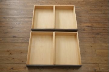 カウンターサイドボードをリペア&カスタム!両面から使用できるよう背面を加工。取り外し可能な台輪を新規製作。現状の色味をベースに1トーン落ち着いた色味に着色仕上げ。(カウンターテーブル、サイドキャビネット、収納棚、戸棚、引き出し、ヴィンテージ)