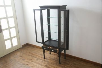 ケビントガラスケースをリペア&カスタム!鍵を製作し、本体をマットブラックでペイント仕上げ。(ショーケース、デンタルケース、デンタルキャビネット、陳列棚、飾り棚、収納棚、戸棚、店舗什器)