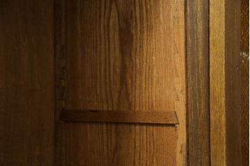 戸棚をリペア&カスタム!扉のガラスを模様入りのカラーガラスに変更。(収納棚、本箱、キャビネット、引き出し)