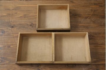 戸棚をリペア&カスタム!扉のガラスを模様入りのカラーガラスに変更。(収納棚、本箱、キャビネット、引き出し)