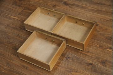 戸棚をリペア&カスタム!扉のガラスを模様入りのカラーガラスに変更。(収納棚、本箱、キャビネット、引き出し)