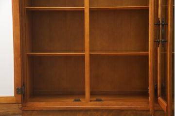 キャビネットをリペア&カスタム!高品質リペアを施し、ご希望の高さで台輪を取り付け。元の色味に合わせて着色仕上げ。(サイドボード、収納棚、戸棚、飾り棚)