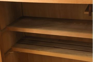 置き水屋の見た目を変えずに綺麗にリペア!着色やワックスは行わず、無垢の色合いのまま仕上げ。(置水屋、茶水屋、戸棚、茶棚、収納棚)