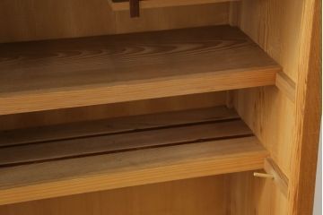 置き水屋の見た目を変えずに綺麗にリペア!着色やワックスは行わず、無垢の色合いのまま仕上げ。(置水屋、茶水屋、戸棚、茶棚、収納棚)