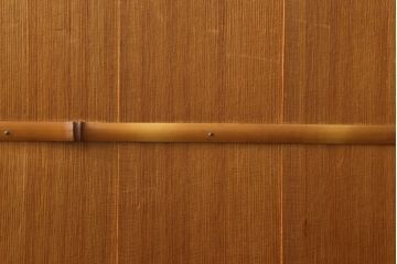 置き水屋の見た目を変えずに綺麗にリペア!着色やワックスは行わず、無垢の色合いのまま仕上げ。(置水屋、茶水屋、戸棚、茶棚、収納棚)