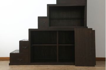 明治時代の二段重ね階段箪笥をリペア&カスタム!高品質リペアを施し、階段として使用できるよう補強。1トーン落ち着いた色味に着色仕上げ。(時代箪笥、収納箪笥、和タンス)