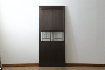 大正期の扉をリペア&カスタム!設置場所に合わせてリサイズ。マグネット式ラッチ金具を取り付け。濃い茶色で着色し仕上げ。(ドア、ガラスドア、片開きドア、木製ドア)