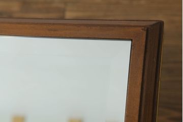 センターテーブルをリペア&カスタム!高品質リペアを施し、鏡を天板として設置。1トーン落ち着いた色味に着色仕上げ。(リビングテーブル、ローテーブル)