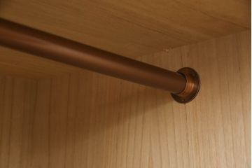 岩谷堂箪笥のワードローブをリペア&カスタム!棚板を取り外し、内部がひとつの空間になるよう加工。現状の色味をベースに傷消し仕上げ。(洋服タンス、収納棚)