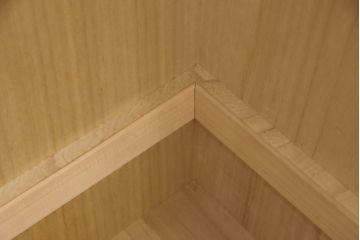 岩谷堂箪笥のワードローブをリペア&カスタム!棚板を取り外し、内部がひとつの空間になるよう加工。現状の色味をベースに傷消し仕上げ。(洋服タンス、収納棚)