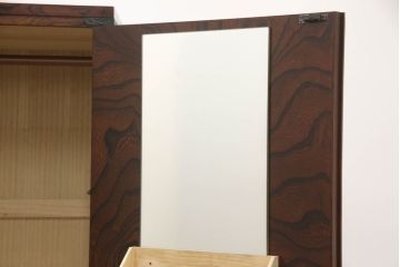岩谷堂箪笥のワードローブをリペア&カスタム!棚板を取り外し、内部がひとつの空間になるよう加工。現状の色味をベースに傷消し仕上げ。(洋服タンス、収納棚)