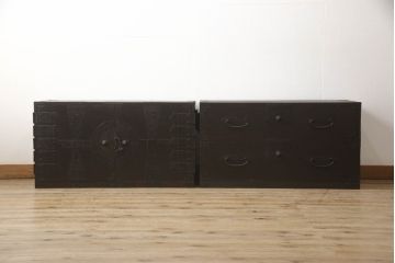 重ね箪笥をリペア&カスタム!観音扉内部は引き出しを取り外し棚に加工。鉄脚を取り付け、現状の色味をベースに着色仕上げ。(観音箪笥、衣装箪笥、時代箪笥、引き出し)