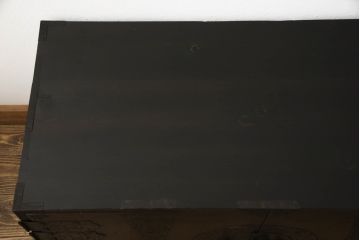 重ね箪笥をリペア&カスタム!観音扉内部は引き出しを取り外し棚に加工。鉄脚を取り付け、現状の色味をベースに着色仕上げ。(観音箪笥、衣装箪笥、時代箪笥、引き出し)