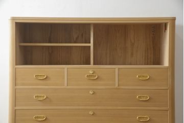 総桐箪笥をリペア&カスタム!上段右側の棚板を取り外し、畳に跡がつくのを軽減させるための下敷き板を新規製作。砥の粉を落としクリアワックスで仕上げ。(胴丸、和タンス、桐たんす、収納箪笥、衣装タンス)