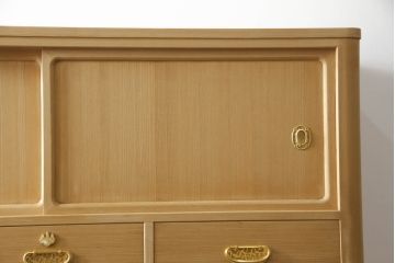 総桐箪笥をリペア&カスタム!上段右側の棚板を取り外し、畳に跡がつくのを軽減させるための下敷き板を新規製作。砥の粉を落としクリアワックスで仕上げ。(胴丸、和タンス、桐たんす、収納箪笥、衣装タンス)