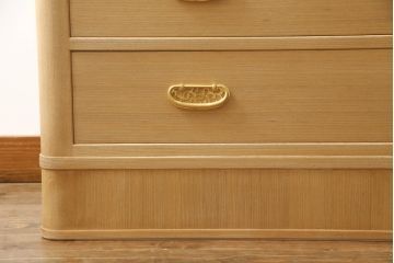 総桐箪笥をリペア&カスタム!上段右側の棚板を取り外し、畳に跡がつくのを軽減させるための下敷き板を新規製作。砥の粉を落としクリアワックスで仕上げ。(胴丸、和タンス、桐たんす、収納箪笥、衣装タンス)