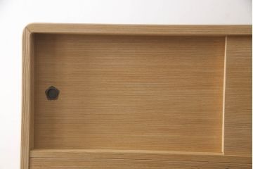 加茂総桐箪笥の見た目を変えずに綺麗にリペア!全体をクリーニング後、元の色を活かし蜜蝋クリアワックスにて仕上げ。(総桐たんす、衣装箪笥、整理タンス、胴厚)