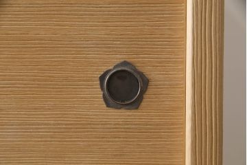 加茂総桐箪笥の見た目を変えずに綺麗にリペア!全体をクリーニング後、元の色を活かし蜜蝋クリアワックスにて仕上げ。(総桐たんす、衣装箪笥、整理タンス、胴厚)