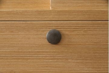 加茂総桐箪笥の見た目を変えずに綺麗にリペア!全体をクリーニング後、元の色を活かし蜜蝋クリアワックスにて仕上げ。(総桐たんす、衣装箪笥、整理タンス、胴厚)