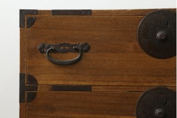 昭和初期の会津衣装箪笥をリペア&カスタム!上下分けて使用できるよう、内側から天板補強。鉄脚を取り付け、クリアワックスで仕上げ。(ローボード、ローチェスト、和たんす、時代箪笥、収納箪笥、衣装箪笥、引き出し、テレビ台)