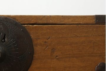 昭和初期の会津衣装箪笥をリペア&カスタム!上下分けて使用できるよう、内側から天板補強。鉄脚を取り付け、クリアワックスで仕上げ。(ローボード、ローチェスト、和たんす、時代箪笥、収納箪笥、衣装箪笥、引き出し、テレビ台)