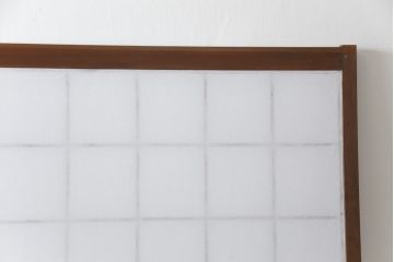昭和初期の障子戸2枚をリペア&カスタム!金具は交換し、障子もプラスチック障子へ張り替え。全体を元の色味に合わせて着色して仕上げ。(建具、引き戸、ガラス戸)