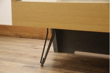 ガラスケースの見た目を変えずに綺麗にリペア!棚底をオーク材に変更し、本体は現状をベースに着色。(収納棚、陳列棚、飾り棚、ショーケース)