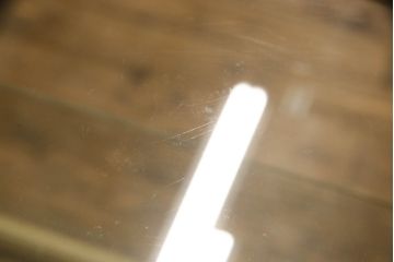 ガラスケースの見た目を変えずに綺麗にリペア!棚底をオーク材に変更し、本体は現状をベースに着色。(収納棚、陳列棚、飾り棚、ショーケース)