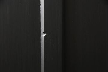 ガラス戸2枚をリペア&カスタム!高さをリサイズし、脚を取り付け衝立にリメイク。指定箇所にダイヤガラスと色ガラスを取り付け、本体はマットブラックにペイント。(仕切り戸、パーテーション)