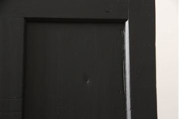 ガラス戸2枚をリペア&カスタム!高さをリサイズし、脚を取り付け衝立にリメイク。指定箇所にダイヤガラスと色ガラスを取り付け、本体はマットブラックにペイント。(仕切り戸、パーテーション)