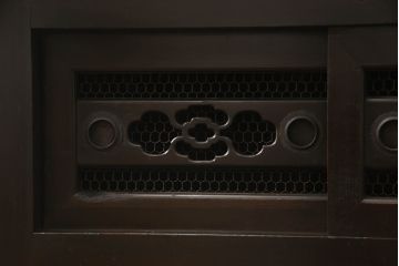水屋箪笥サイドボードをリペア&カスタム!高さと奥行きをリサイズし、正面の出ている耳はカット。本体は現状をベースに着色。(キャビネット、収納棚、戸棚、食器棚)