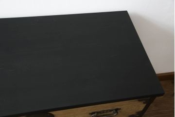 庄内箪笥ローボードをリぺ&カスタム!ヒノキ天板と木製の脚を取り付け、最上段の引き出しにフラップダウン加工。本体を黒と木味のツートンカラーに着色。(総桐箪笥、テレビ台、テレビボード、ローチェスト)