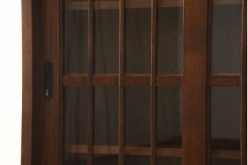 府中製の戸棚を見た目を変えずに綺麗にリペア!栗材にて棚板を2枚追加し、現状をベースに1トーン程落ち着いた色に着色。(収納棚、食器棚、キャビネット、ブックケース)