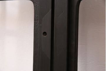格子戸2枚をリペア&カスタム!4枚組にするため2枚を新規製作。引き手、鍵を取り付け。クリアガラス、すりガラスを組み入れ。黒寄りのこげ茶に着色し仕上げ。(引き戸、建具)