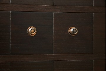 薬箪笥をリぺア&カスタム!同時購入の箪笥に合わせた色味に着色し、雰囲気を損なわぬよう仕上げ。(小物収納、総桐箪笥、総桐たんす、整理箪笥、チェスト)