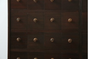 薬箪笥をリぺア&カスタム!同時購入の箪笥に合わせた色味に着色し、雰囲気を損なわぬよう仕上げ。(小物収納、総桐箪笥、総桐たんす、整理箪笥、チェスト)