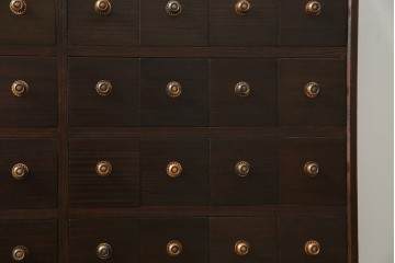 薬箪笥をリぺア&カスタム!同時購入の箪笥に合わせた色味に着色し、雰囲気を損なわぬよう仕上げ。(小物収納、総桐箪笥、総桐たんす、整理箪笥、チェスト)