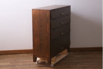 パタパタ扉の下駄箱を新規製作!本体はヒノキ無垢材、前板は古材を使用。木製脚と取っ手を取り付け。濃い茶色で着色し仕上げ。(戸棚、キャビネット、ロッカー)