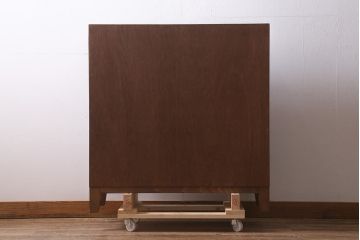 パタパタ扉の下駄箱を新規製作!本体はヒノキ無垢材、前板は古材を使用。木製脚と取っ手を取り付け。濃い茶色で着色し仕上げ。(戸棚、キャビネット、ロッカー)