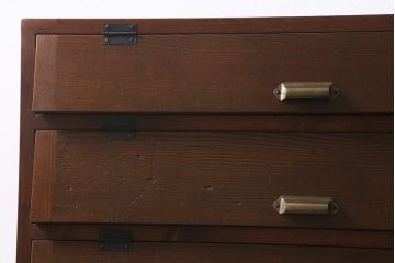 パタパタ扉の下駄箱を新規製作!本体はヒノキ無垢材、前板は古材を使用。木製脚と取っ手を取り付け。濃い茶色で着色し仕上げ。(戸棚、キャビネット、ロッカー)